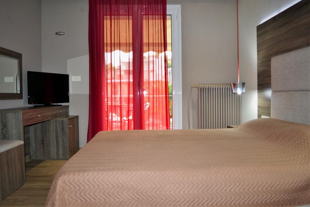 Ritsas Hotel Tolón Buitenkant foto